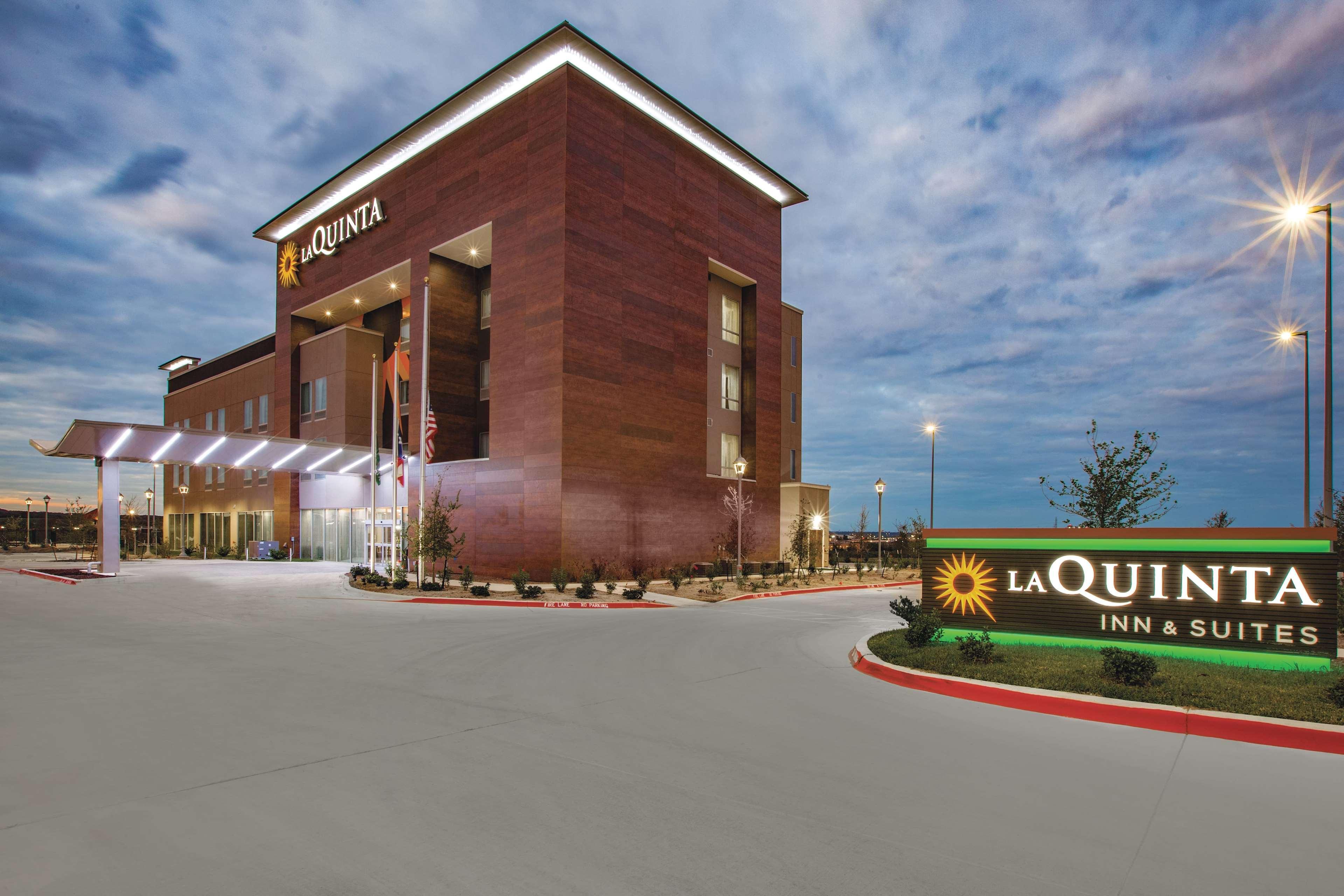 La Quinta By Wyndham San Marcos Outlet Mall Exterior photo